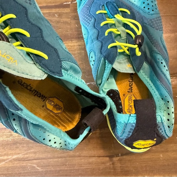 Vibram FiveFingers V-Run Blue and Yellow Shoes - Picture 7 of 10